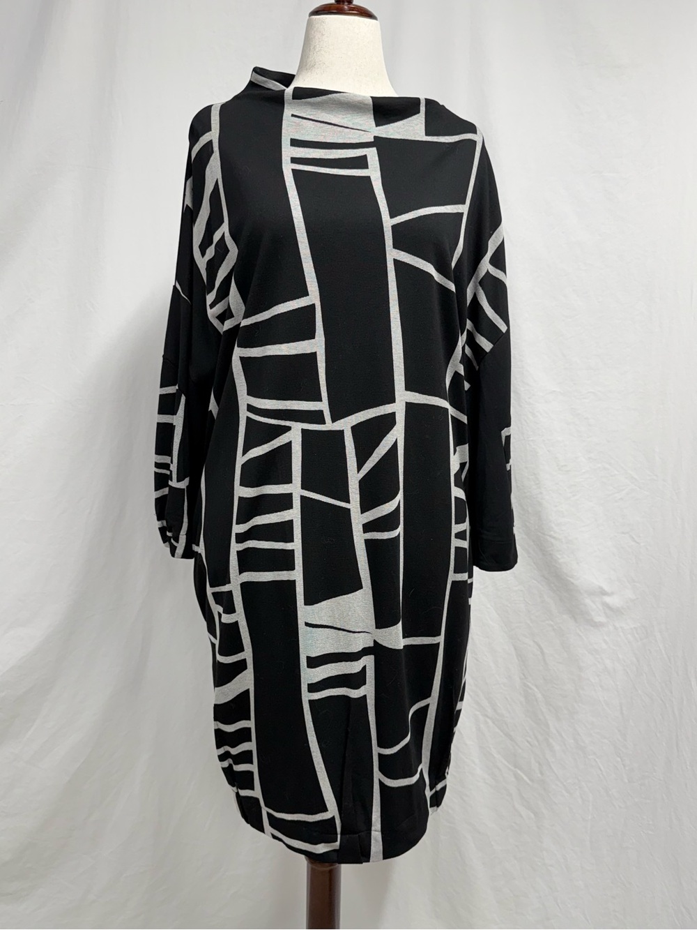 Ozai N Ku Black & White Geometric Tunic Dress